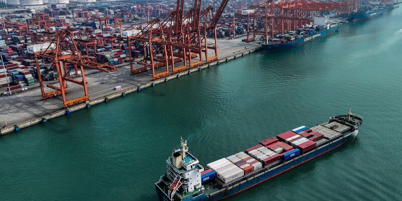 Als Zeichen einer Stabilisierung des chinesischen Außenhandels sind die Ausfuhren der zweitgrößten Volkswirtschaft im Dezember gestiegen. - Foto: Zhang Ailin/Xinhua/AP/dpa