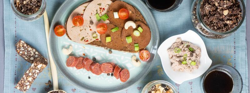 Gerade in Fertigprodukten ist häufig eine Menge Zucker versteckt. (Symbolbild) - Foto: Sebastian Kahnert/dpa