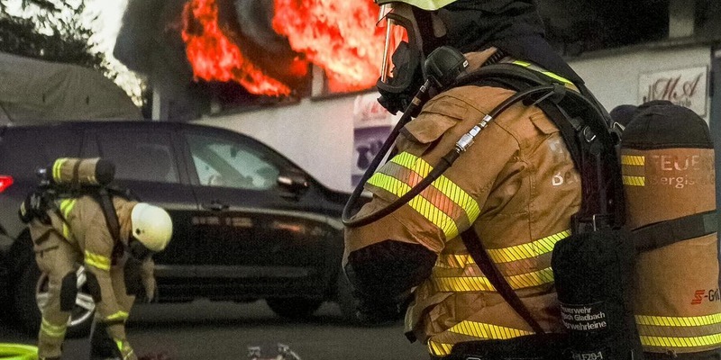 FW-GL: Brand in einer Gewerbehalle in Bergisch Gladbach-Frankenforst - Foto: presseportal.de