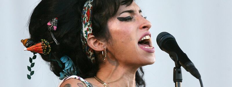 Die britische Sängerin Amy Winehouse 2008 in London. - Foto: Niall Carson/PA Wire/dpa