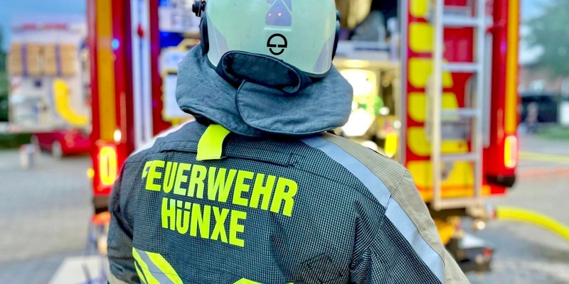 FW Hünxe: Katze aus Baum gerettet - Foto: presseportal.de