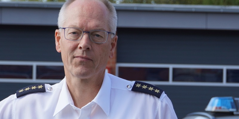 POL-GÖ: (46/2025) Demonstration Politik gegen das Volk? und Gegenkundgebungen am Samstag in Göttingen - Polizei bereitet sich auf Großeinsatz vor, mehrere Hundert Beamtinnen und Beamte eingesetzt - Foto: presseportal.de