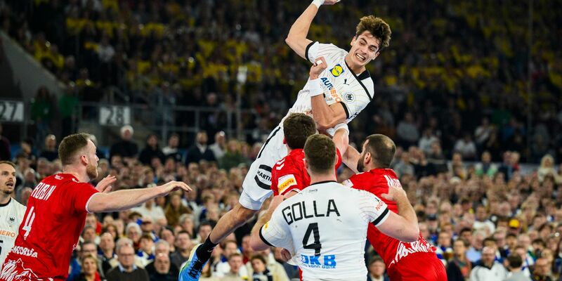 Will auch gegen Nordmazedonien überzeugen: Deutschlands Julian Köster. - Foto: Tom Weller/dpa