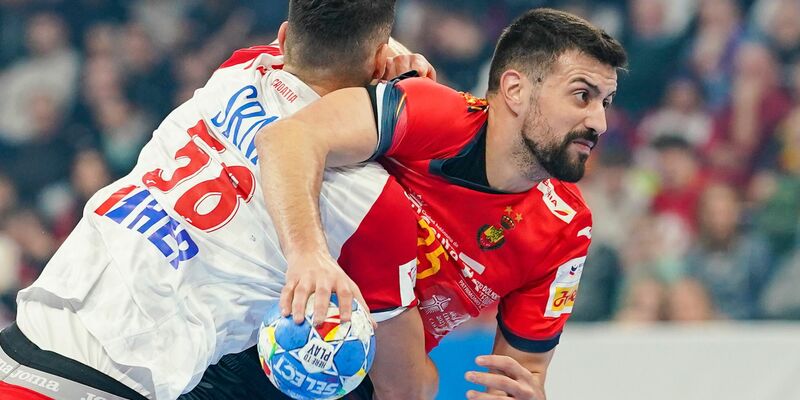 Die Spanier um Agustin Casado Marcelo (r) mussten sich Kroatien deutlich geschlagen geben. - Foto: Uwe Anspach/dpa