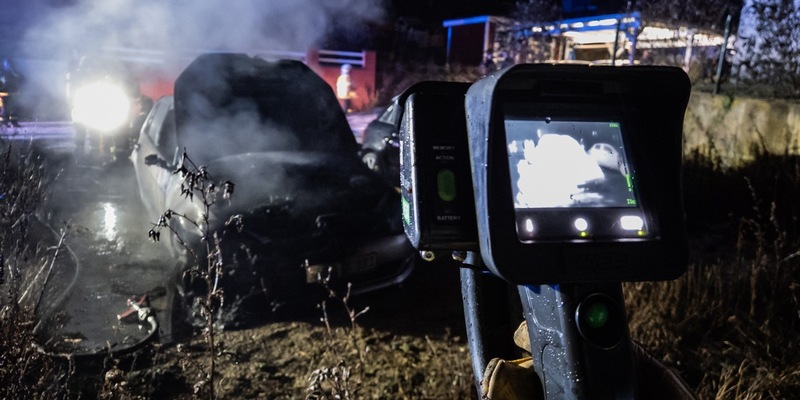 FW Wachtberg: Brennender PKW in Wachtberg-Berkum - Foto: presseportal.de