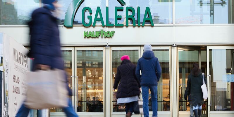Die Warenhauskette Galeria Karstadt Kaufhof ist insolvent. - Foto: Jörg Carstensen/dpa