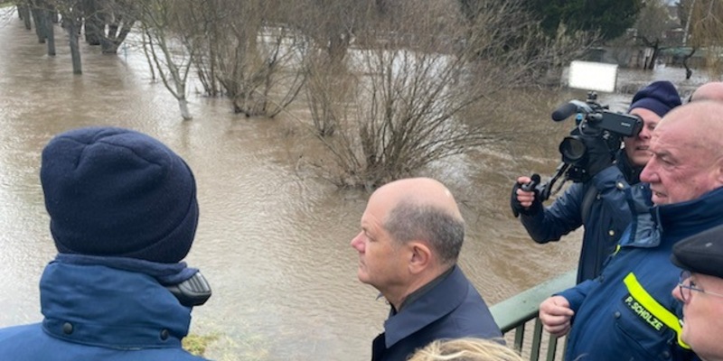 THW LVBEBBST: Hochwassereinsatz nach Sturmtief Zoltan- Rund 2,5 Millionen Sandsäcke später: Erste Zwischenbilanz THW-Einsatz in Sachsen-Anhalt - Foto: presseportal.de