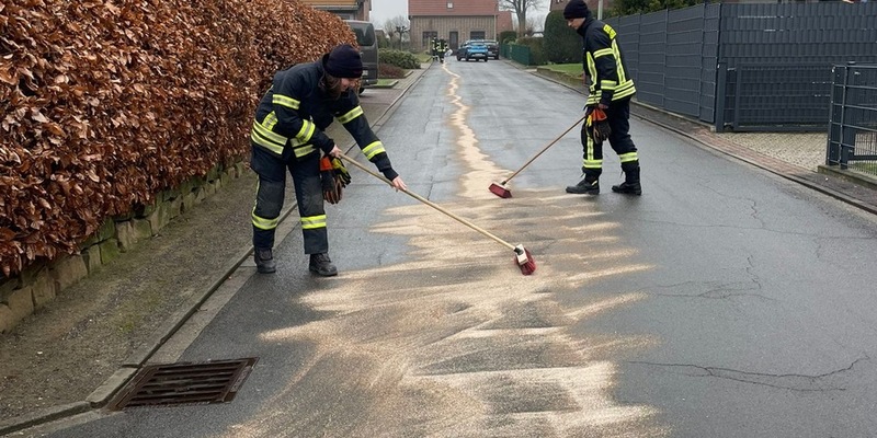 FW-Schermbeck: Zwei Ölspuren für den Löschzug Altschermbeck - Foto: presseportal.de