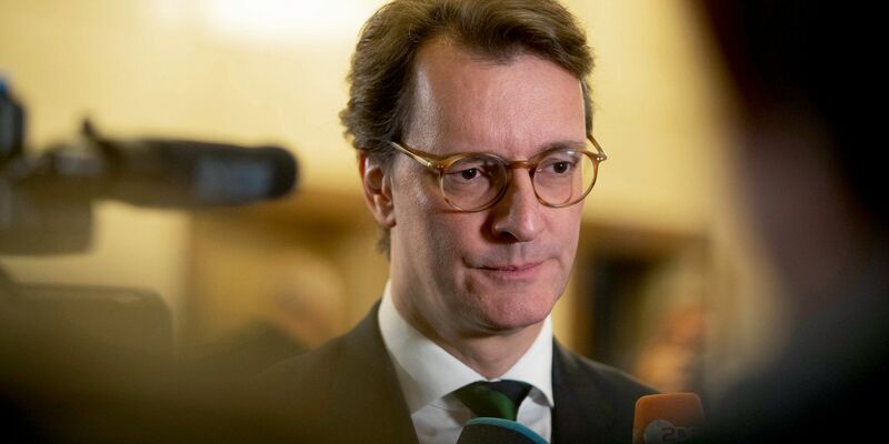 Der nordrhein-westfälische Ministerpräsident Hendrik Wüst zu einer Allianz der Mitte: «Sie muss aber jetzt auch geschmiedet werden». - Foto: Helmut Fricke/dpa