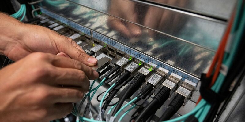 Im Jahr 2022 stieg die Zahl der Erwerbstätigen in der Digitalbranche um rund sechs Prozent. - Foto: Marijan Murat/dpa