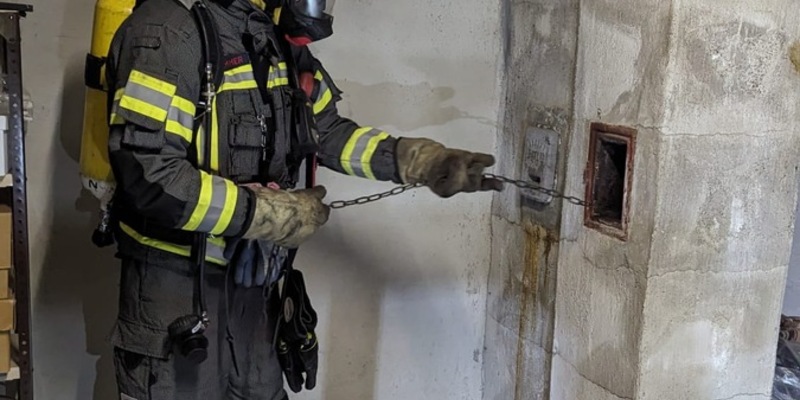 FW-WRN: FEUER_3 - LdF - LZ1 - brennt Dachstuhl - Foto: presseportal.de