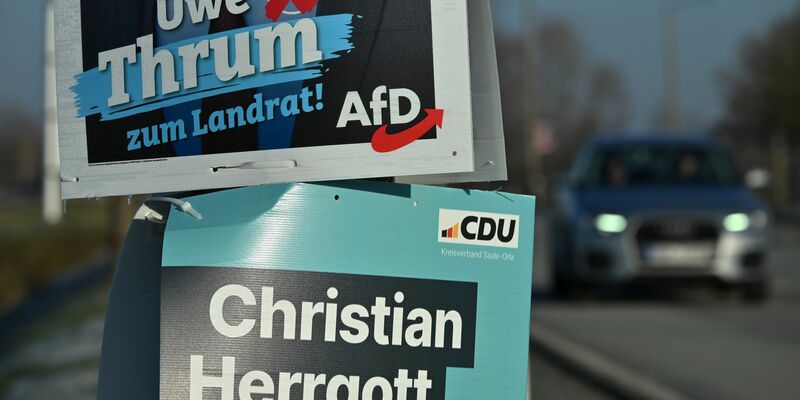 Gehen bei der Landratswahl im Saale-Orla-Kreis am 28. Januar in eine Stichwahl: AfD-Kandidat Uwe Thrum und CDU-Politiker Christian Herrgott. - Foto: Martin Schutt/dpa