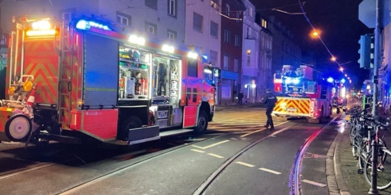 FW-BN: Brennende Mülltonnen in Innenhof - Foto: presseportal.de