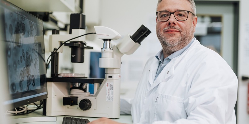 Krebsheilung in der Petrischale - Krebsforscher Dr. Christian Regenbrecht entwickelt Reverse Clinical Engineering® - Foto: presseportal.de