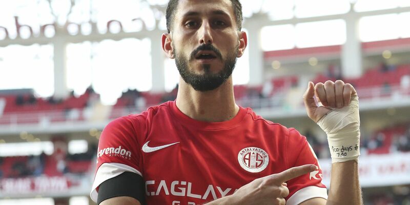 Der Israeli Sagiv Jehezkel erinnerte beim Torjubel an das Massaker der Hamas. - Foto: Uncredited/Depo Photos via ZUMA Press Wire/dpa