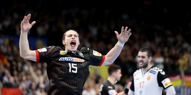 Deutschlands Juri Knorr jubelt beim Sieg gegen Nordmazedonien. - Foto: Andreas Gora/dpa