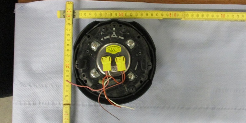 Bundespolizeidirektion München: Airbag mit Zündladung im Gepäck - Bundespolizei ermittelt - Foto: presseportal.de