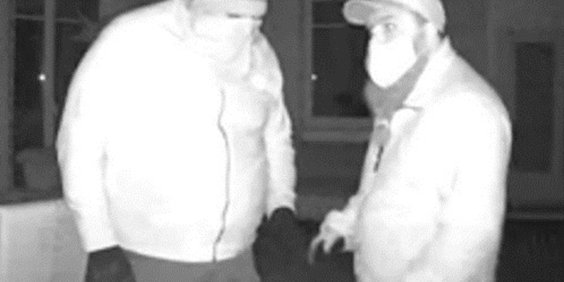 POL-STD: Öffentlichkeitsfahndung nach unbekannten Wohnungseinbrechern aus Sottrum, Einbrecher erbeuten hochwertiges Edelmetall in Buxtehuder Betrieb - Foto: presseportal.de