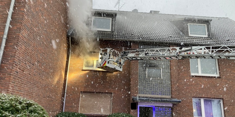 FW Dinslaken: Zimmerbrand mit Menschenleben in Gefahr - Foto: presseportal.de