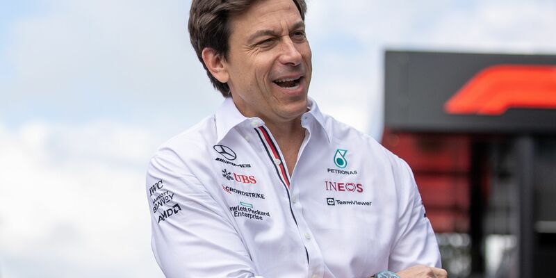 Verlängerte seinen Vertrag bei Mercedes: Teamchef Toto Wolff. - Foto: Expa/Johann Groder/apa/dpa