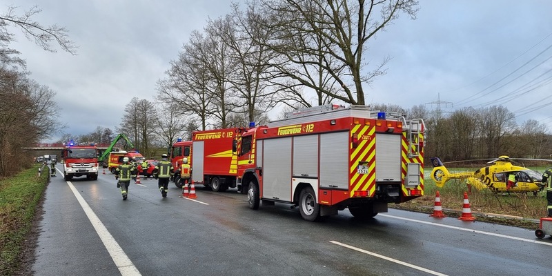 FW-WRN: TH_PERSON_KLEMMT - VU 2 LKW / Frontalzusammenstoss / ein eingeklemmter - Foto: presseportal.de