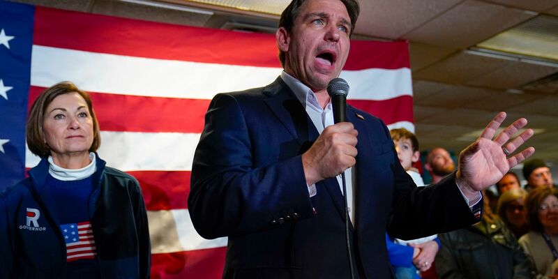 Wenig überraschend fuhr Trump bei der ersten Vorwahl der Republikaner um die US-Präsidentschaftskandidatur einen Sieg ein. Vielmehr war die Frage, wer sich den zweiten Platz sichert. Nun ist klar: Es ist Ron DeSantis. - Foto: Pablo Martinez Monsivais/AP/dpa