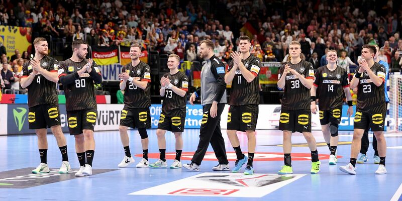 Die deutsche Handball-Nationalmannschaft ist vor dem Spiel gegen Frankreich selbstbewusst. - Foto: Andreas Gora/dpa