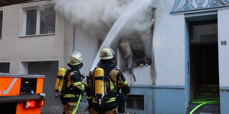 FW-E: Brennender Adventskranz verursacht Zimmerbrand - keine Verletzten - Foto: presseportal.de