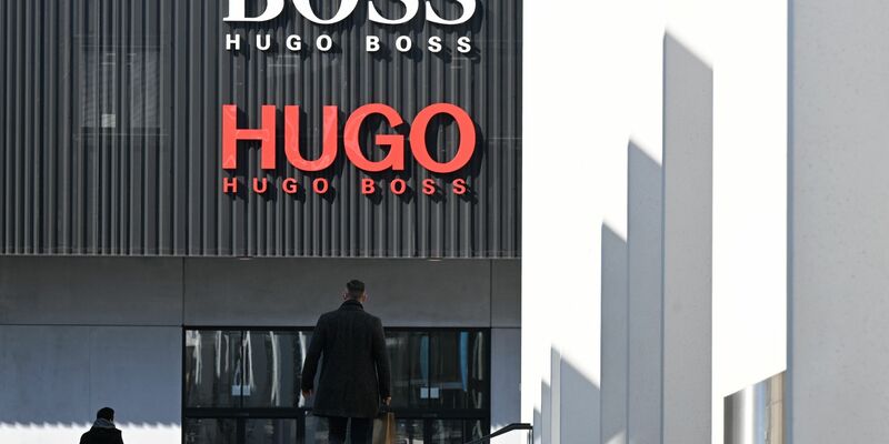 Der Modehändler Hugo Boss hat im vergangenen Jahr einen Umsatzrekord verbucht. - Foto: Bernd Weißbrod/dpa