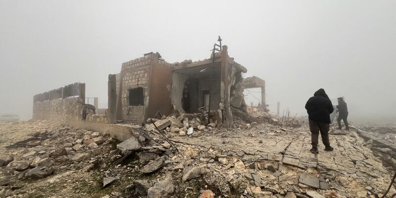 Truppen der syrischen Regierung kämpfen in Suwaida an Seite sunnitischer Beduinen. - Foto: Omar Albam/AP/dpa