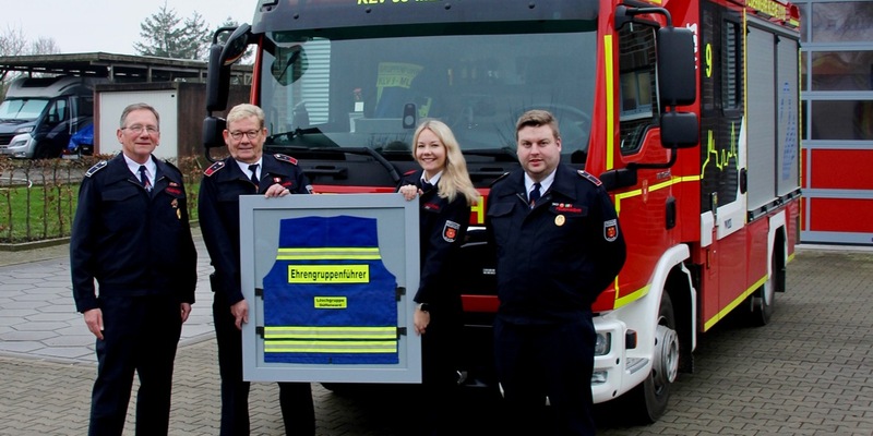 FW-KLE: Neue Löschgruppenführung in Düffelward - Udo van Brakel zum Ehrenlöschgruppenführer ernannt - Foto: presseportal.de