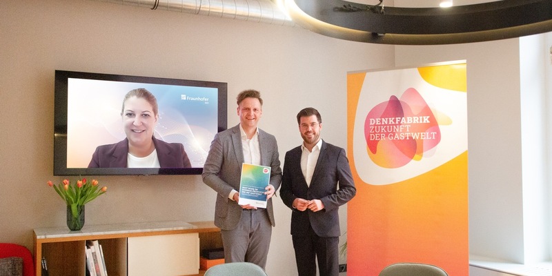 Neue Fraunhofer-Studie: Flexible Arbeit, Künstliche Intelligenz und Roboter bestimmen auch bei Dienstleistungen die Zukunft / Homeoffice, Coworking und Vier-Tage-Woche auf dem Vormarsch - Foto: presseportal.de