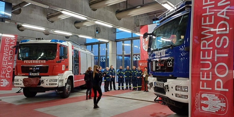 THW LVBEBBST: Feuerwehr Potsdam stellt Schnelleinsatzeinheit Versorgung Energie vor/ Landeshauptstadt Potsdam stärkt Notfallinfrastruktur durch Partnerschaft mit dem THW - Foto: presseportal.de