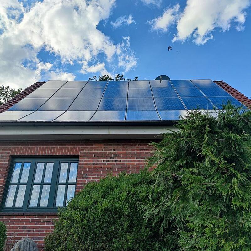 Solarzellen auf Hausdach (Archiv) - Foto: über dts Nachrichtenagentur
