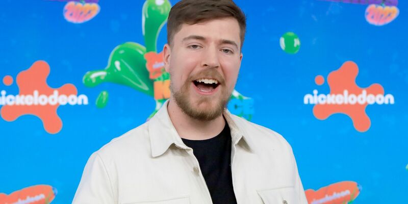 MrBeast schmeißt mit Bargeld um sich und macht dabei das bessere Fernsehen. - Foto: Nina Prommer/ZUMA Press Wire/dpa