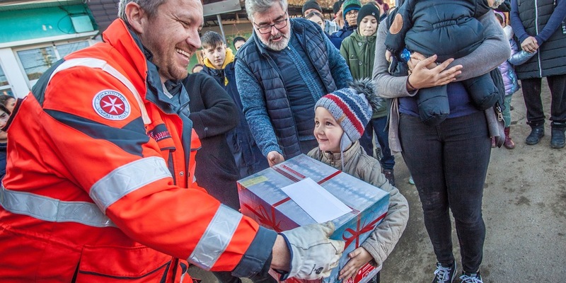 Große Dankbarkeit / Pakete des Johanniter-Weihnachtstruckers in den Zielländern verteilt, Packaktionen organisiert - Foto: presseportal.de