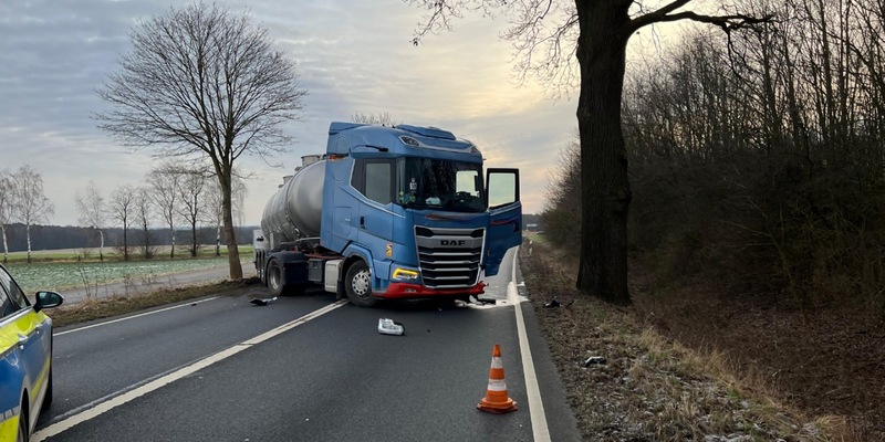 POL-NI: Drei Leichtverletzte nach Zusammenstoß mit Sattelzug / Vollsperrung der B 6 / Zeugen gesucht - Foto: presseportal.de