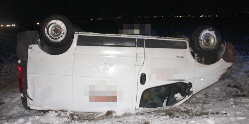POL-DN: Transporter überschlägt sich bei Glatteis - Foto: presseportal.de