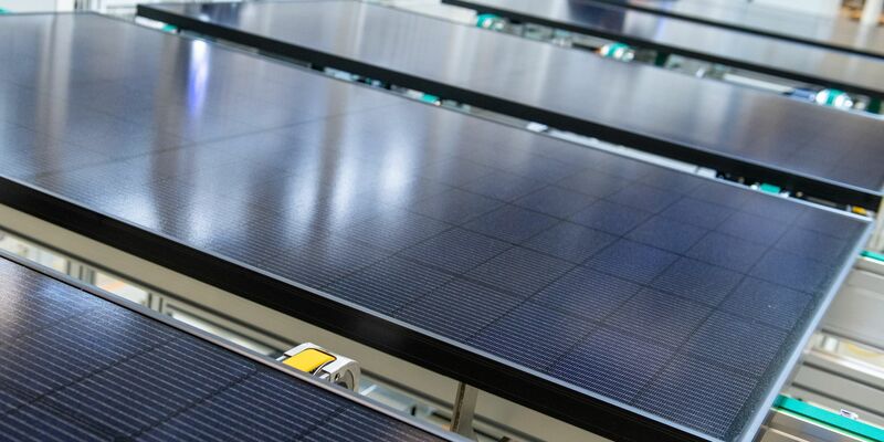 Blick in das Werk der Meyer Burger Technology AG in Freiberg. - Foto: Hendrik Schmidt/dpa-Zentralbild/dpa