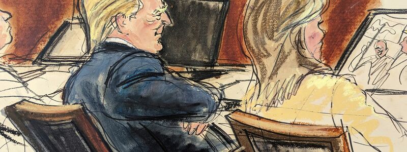 Die Skizze zeigt Donald Trump neben seiner Anwältin im Gerichtssaal in New York. - Foto: Elizabeth Williams/AP/dpa