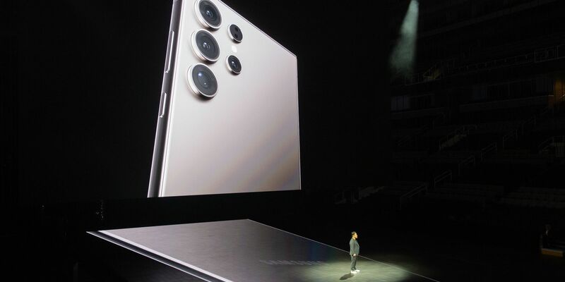 Samsungs Smartphone-Chef TM Roh stellt in San Jose die neue Top-Gerätereihe des Konzerns vor. - Foto: Andrej Sokolow/dpa