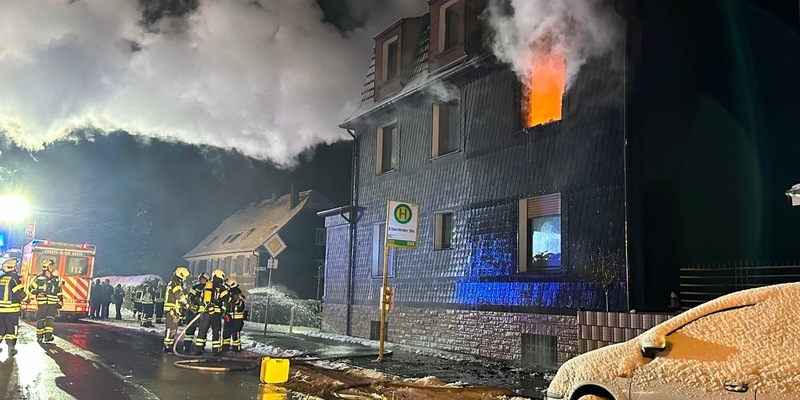 FW-EN: Wohnungsbrand mit mehreren Verletzten - Feuerwehr rettet 10 Personen (Erstmeldung) - Foto: presseportal.de