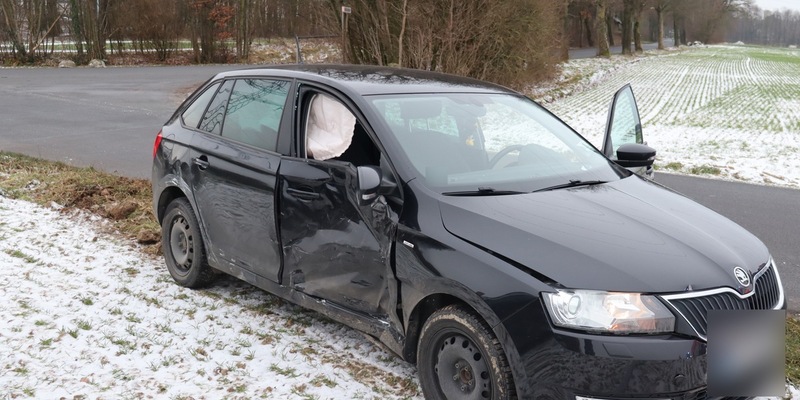 POL-HF: Verkehrsunfall im Kreuzungsbereich - 56-jährige Frau aus Enger verletzt - Foto: presseportal.de
