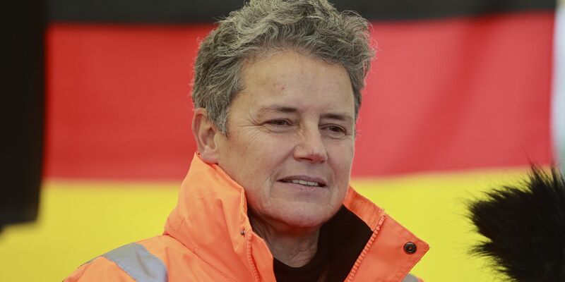 Sachsen-Anhalts Infrastrukturministerin Lydia Hüskens (FDP) erklärte, dass 30 Millionen Euro in die Forschungsanlage des Deutschen Zentrums für Luft- und Raumfahrt fließen können. - Foto: Matthias Bein/dpa