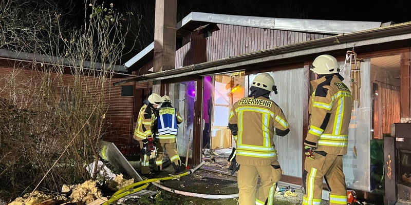 FW Rheurdt: Feuerwehr Rheurdt verhindert bei Brand am Landwehrweg Schlimmeres - Foto: presseportal.de
