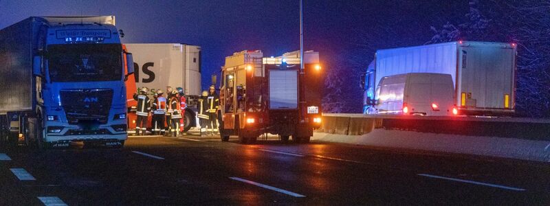 Bei einem Auffahrunfall auf der Autobahn 5 ist ein 50 Jahre alter Lkw-Fahrer gestorben. - Foto: Karl-Ernst Crönlein/Fuldamedia/dpa