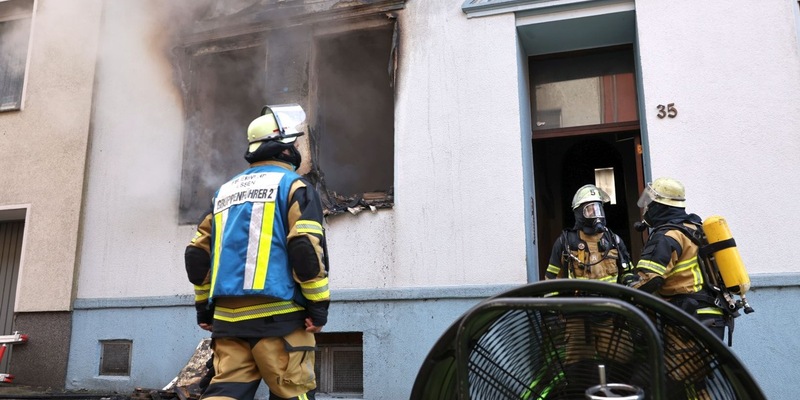 FW-E: Brand in einer Doppelhaushälfte - Bewohner retten sich ins Freie - Foto: presseportal.de