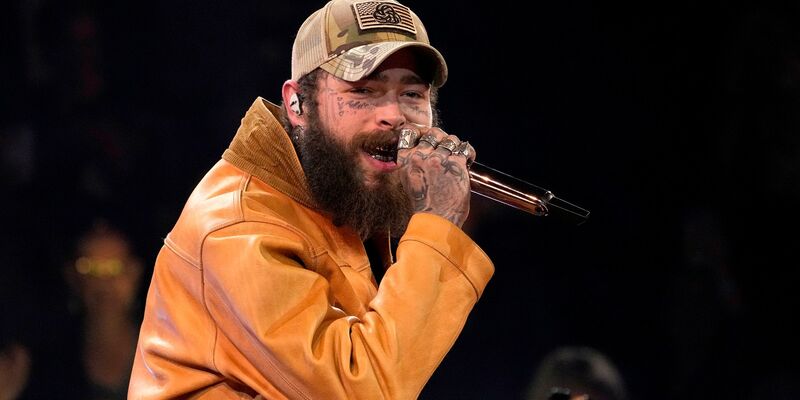 Post Malone versüßte einer Barkeeperin in Houston das Weihnachtsfest. (Archivbild) - Foto: George Walker IV/Invision/AP/dpa