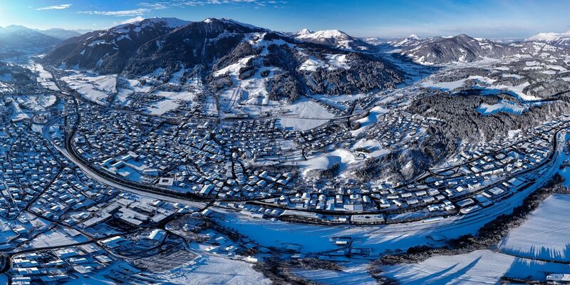Blick über den Wintersportort Kitzbühel. - Foto: Expa/Johann Groder/APA/dpa