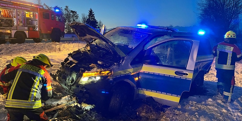 FW-SE: Streifenwagen verunfallt bei Einsatzfahrt - Foto: presseportal.de